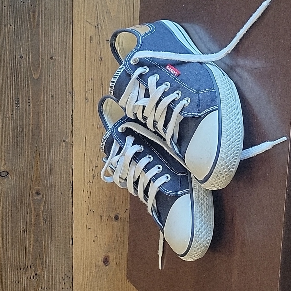 Levi's lace up blue sneakers, size 8.5